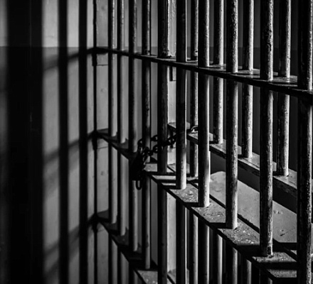 El contable de una iglesia de Florida, condenado a prisión federal tras robar 875.000 dólares a la parroquia