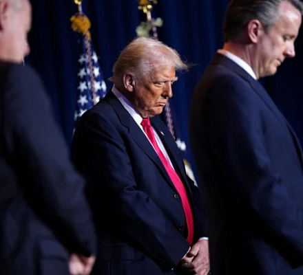 Trump at National Prayer Breakfast announces task force to end anti-Christian bias