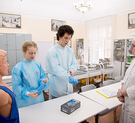 Свято-Димитриевская школа приглашает учащихся в 10 класс в рамках городского проекта «Медицинский класс в московской школе»