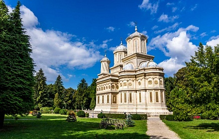 Catedral Arzobispal de la Dormición en Kurtja de Ardžes