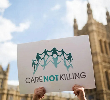 Церковные лидеры в Великобритании призывают голосовать "против" законопроекта об оказании помощи умирающим