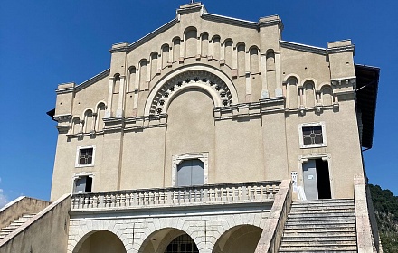 Santuario de Montecastello (Madonna di Montecastello) en Tignale (Italia)