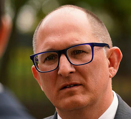 Верховный суд Вирджинии обязал школьный округ выплатить полмиллиона долларов учителю, уволенному за отказ использовать предпочитаемые ученицей-трансгендером местоимения