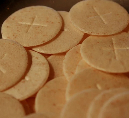 El Templo Satánico niega que pretenda profanar la Eucaristía durante la "misa negra" prevista