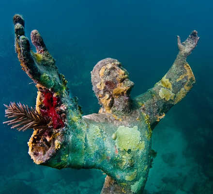 'Cristo dagli Abissi': scultura del Salvatore sott'acqua nella baia di San Fruttuoso