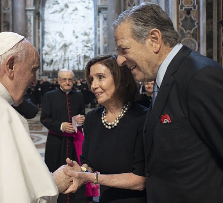 Nancy Pelosi critica en una entrevista el acuerdo del Papa Francisco con China