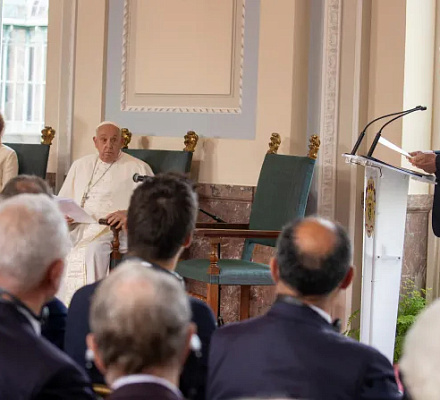 В Бельгии Папа Франциск говорит, что "Церкви должно быть стыдно" за злоупотребления со стороны священнослужителей