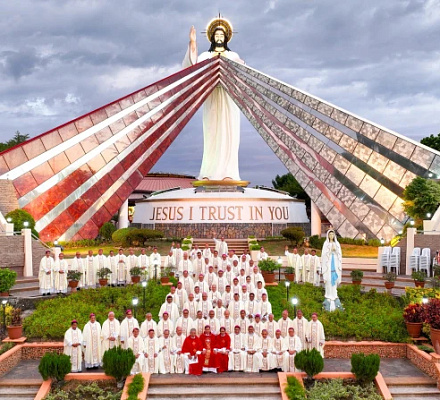 Philippines makes history as first nation to consecrate itself to divine mercy