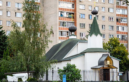 Церковь Макария, митрополита Алтайского и сквер