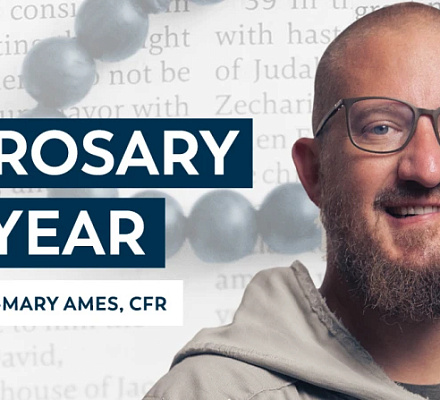 Un sacerdote católico espera que el nuevo podcast "El Rosario en un año" fortalezca "el músculo de la oración