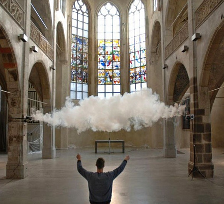 Il progetto Nimbus Le nuvole artificiali di Berndnaut Smilde