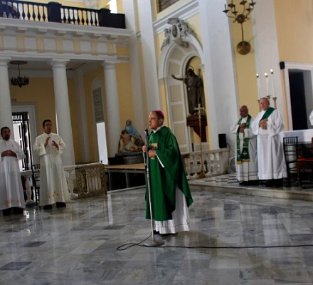 El arzobispo de San Juan pide a Trump que se disculpe por el chiste del humorista sobre Puerto Rico