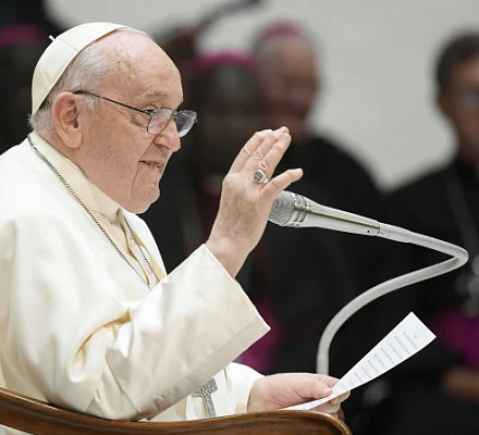 Pope Francis tells Ukrainian youth to be patriots, pursue peace through dialogue