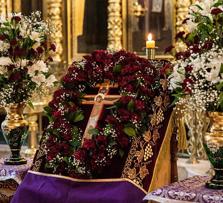 Изнесение Честных Древ Креста Господня или Медовый Спас