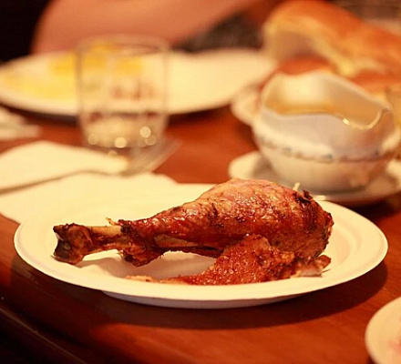 Dar las gracias dando de comer: Voluntarios de la Sociedad de San Vicente de Paúl atienden a los necesitados