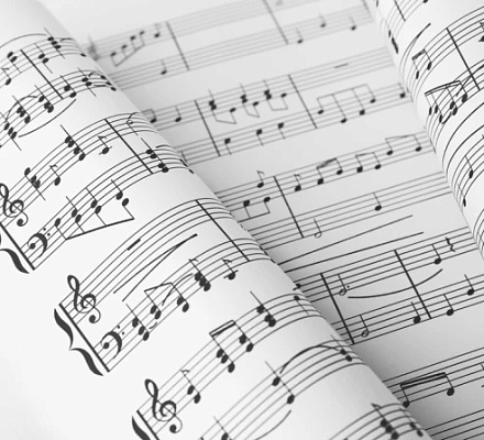 La diócesis revoca la prohibición de los himnos en favor de una selección "sinodal" de la música sacra