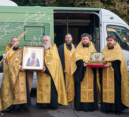 Ковчег с мощами святителя Тихона принесен в Орловскую митрополию