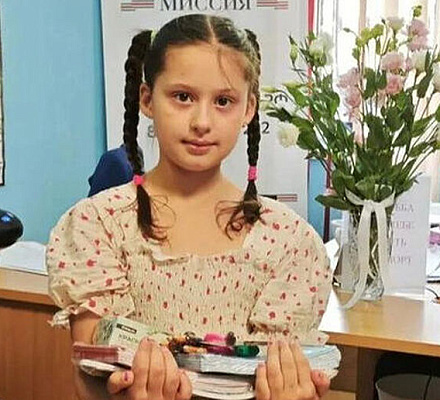 Патриаршая гуманитарная миссия закупила и передала 920 школьных наборов для детей в зоне конфликта