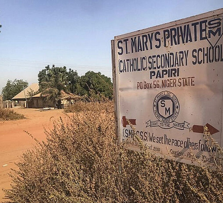 Президент Нигерии ввел чрезвычайное положение в сфере безопасности на фоне волны насилия со стороны террористов