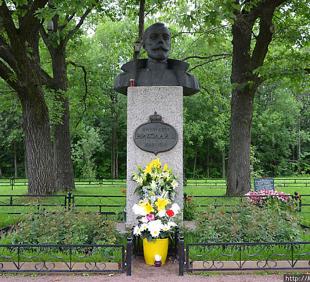 Памятник царю-мученику Николаю II в Пушкине под Санкт-Петербургом