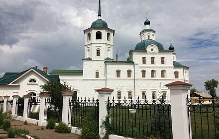 Convento Sretensky en el pueblo de Baturino