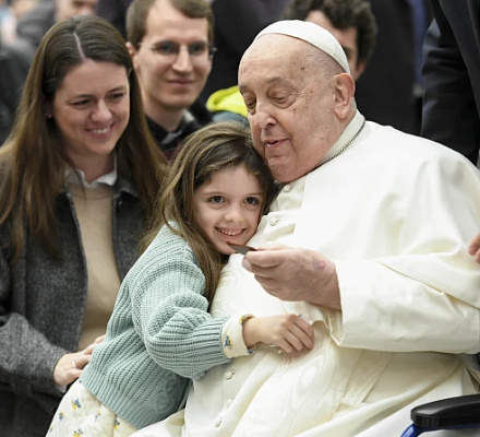 Praising pro-life efforts, Pope Francis addresses pilgrims from hospital