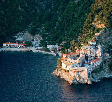 Семь святогорских монастырей выступили против визита премьер-министра Греции К. Мицотакиса на Афон