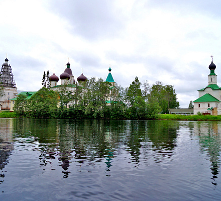Una campana è stata presentata a un monastero nel nord della Russia per il suo 500 ° anniversario
