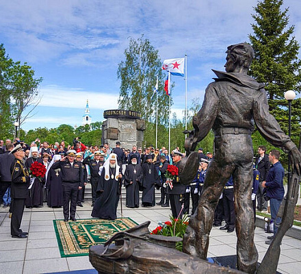Святейший Патриарх Кирилл принял участие в открытии памятника Валаамским юнгам на Валааме
