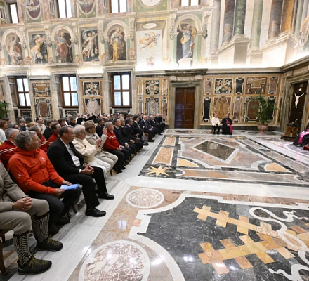 El Papa Francisco conmemora el primer milenio del nacimiento de San Bernardo, patrón de los montañeros