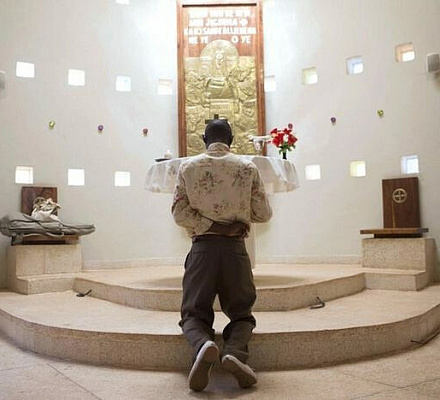 Уганда: 19-летний подросток убит братом за переход в христианство