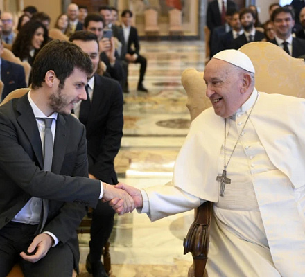 Papa Francisco: Los jóvenes pueden ser "artesanos de esperanza" en medio de los problemas de salud mental