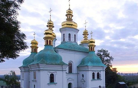 В Киево-Печерской лавре сотрудники государственного заповедника захватили храм Рождества Богородицы