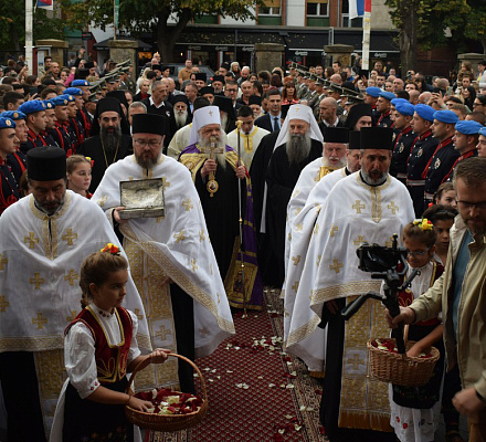 Патриарха Порфирия и архиепископа Стефана торжественно встретили в Нише