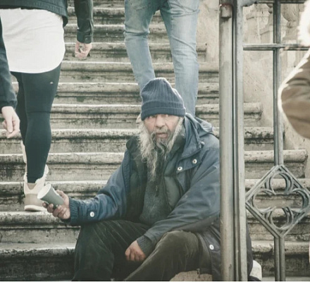 El número de personas sin hogar aumentó un 18% el año pasado, según un informe del HUD