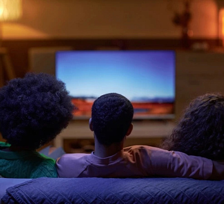 Libros y películas católicas para que las familias conozcan mejor a los santos