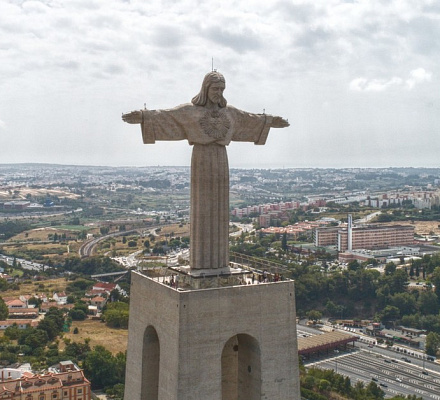 Cristo Rei: монумент Христа Царя в Алмаде, Португалия