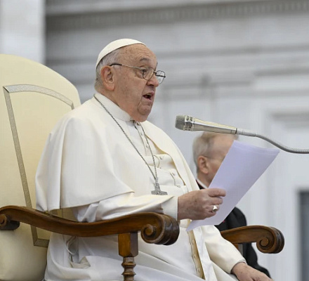 El Papa Francisco pide estudiar la historia de la Iglesia sin ideologías