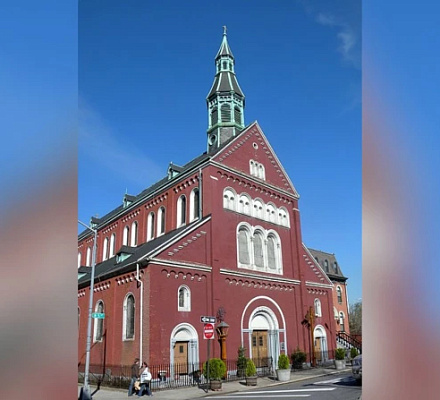 Destituido un párroco de Brooklyn tras prestar en secreto 2 millones de dólares de fondos parroquiales a un abogado