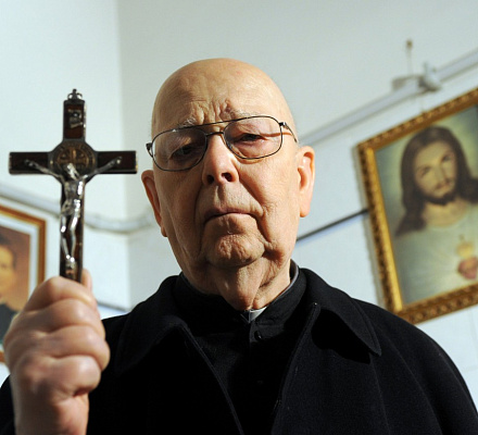 Neun uniate Geistliche aus der Ukraine entkräfteten sich wegen unbefugter Vertreibung von Dämonen