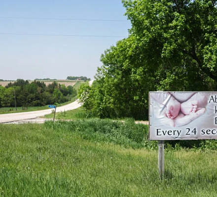 Los votantes de Nebraska tendrán que elegir entre dos medidas abortistas contrapuestas