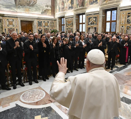 El Papa Francisco insta al instituto del matrimonio y la familia: Utilizar el Evangelio para difundir la salvación