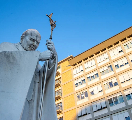 LIVE UPDATES: Pope Francis receives ashes on 20th day in hospital