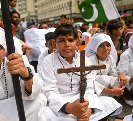 Young Christian in Pakistan brutally attacked for refusing to convert to Islam