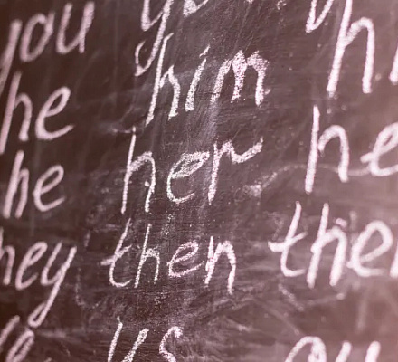 Школьный совет Вирджинии выплатит учителю 575 000 долларов после увольнения из-за трансгендерных местоимений