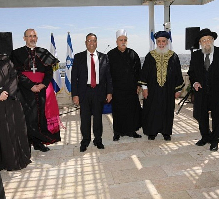 A Gerusalemme, rappresentanti di fedi diverse hanno pregato insieme per liberare il mondo dalla pandemia