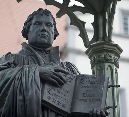 Впервые в истории Германии число нерелигиозных людей превысило число католиков и протестантов: опрос