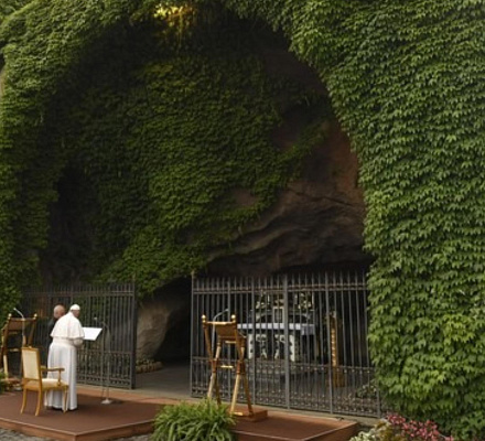 Papa Francesco ha pregato la Beata Vergine Maria, chiedendo la sua intercessione durante la pandemia
