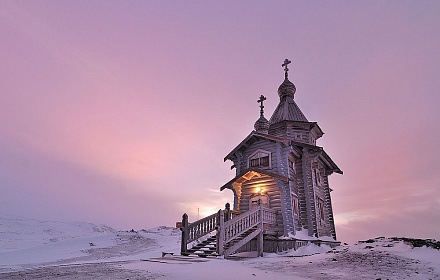 Iglesia de la Trinidad vivificante en la Antártida (estación Bellingshausen, isla Waterloo)