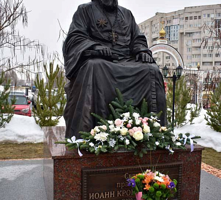 Svelato a Voronezh il monumento a San Giovanni di Kronstadt